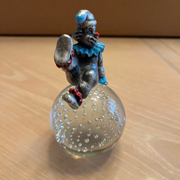 Vintage George Good Pewter Clown Paperweight. - Picture 8 of 10